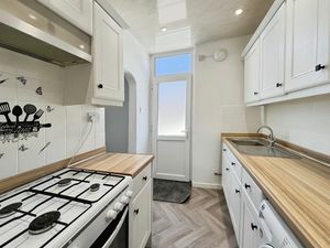 Kitchen- click for photo gallery